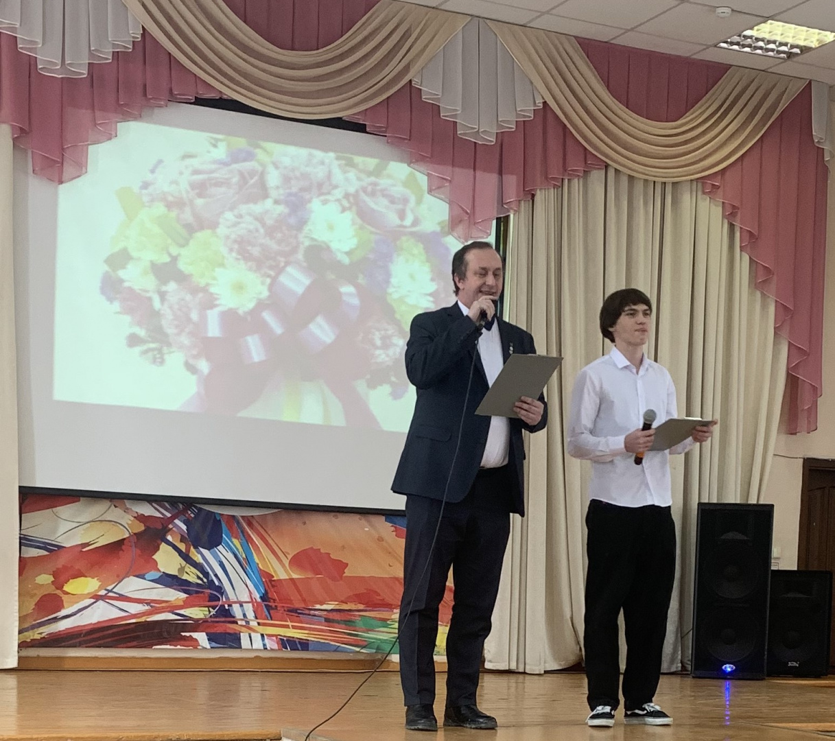 Ведущие концерта Яков Анатольевич Сёмочкин и Склянов Данил.jpg