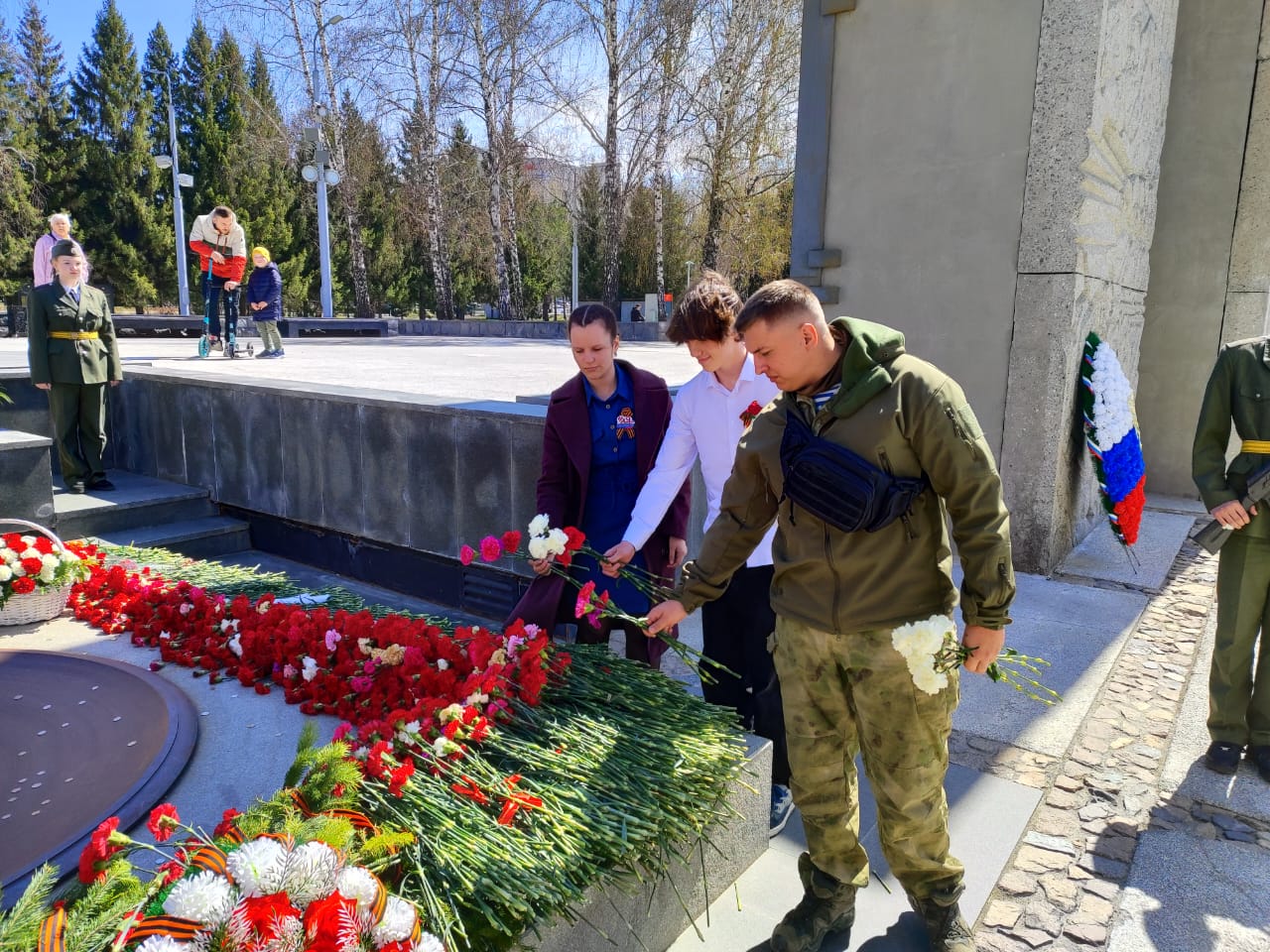 Возложение цветов.jpg